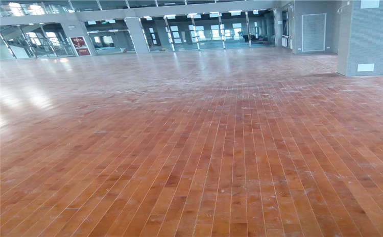 松木體育館實(shí)木地板報價(jià)