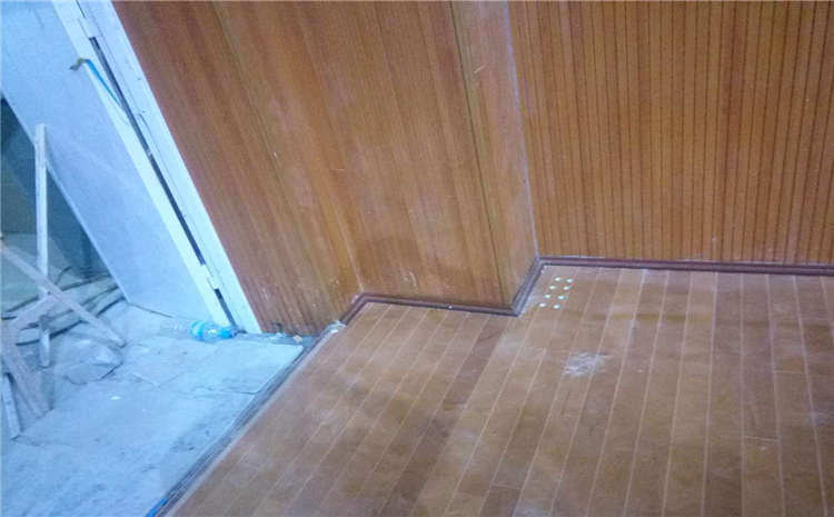 指接板風(fēng)雨操場(chǎng)運動(dòng)地板翻新施工