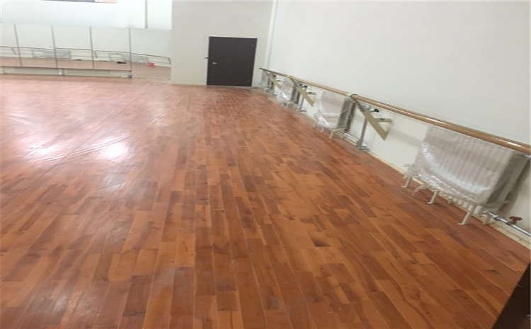 24厚舞臺運動(dòng)木地板一平米價(jià)格