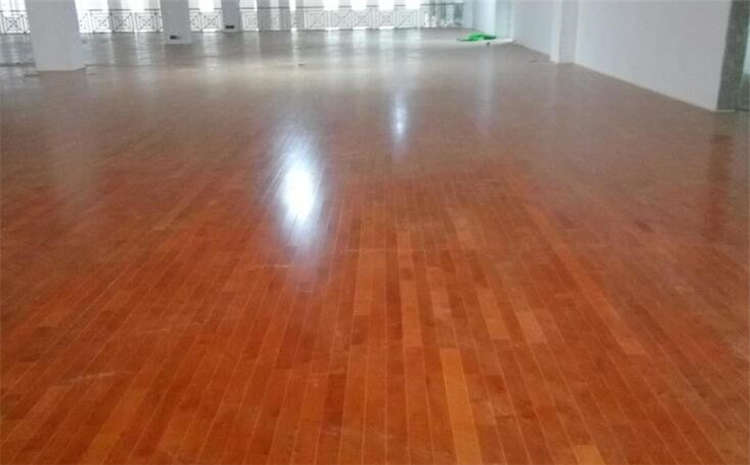 常用的舞臺運(yùn)動地板品牌