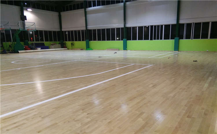 24厚運動(dòng)籃球地板怎么翻新
