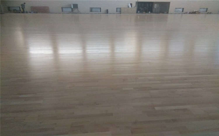 專(zhuān)業(yè)的籃球館木地板雙層龍骨結構