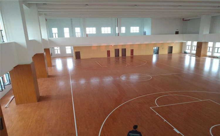 松木體育館木地板怎么翻新？
